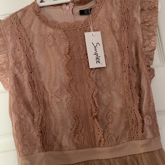 Dusty pink lace dress - Picture 2 of 3
